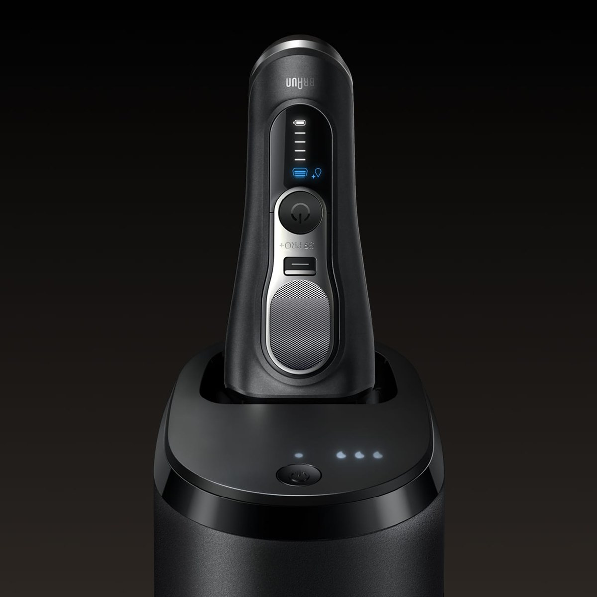 BRAUN Series 9 PRO+ 9660cc 石墨黑放置於 SmartCare 智能清潔充電座