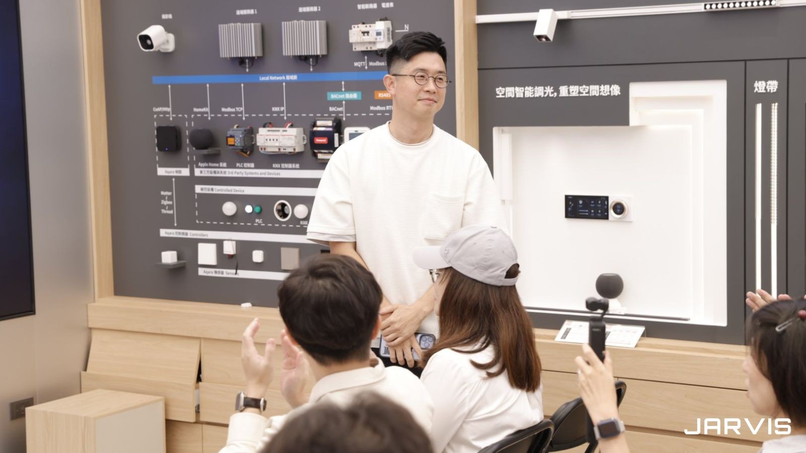 謝鎮宇老師在「果然有趣 智享生活|Apple Home 妙享設計師沙龍」現場分享智能家居設計案例|賈維斯科技 JARVIS